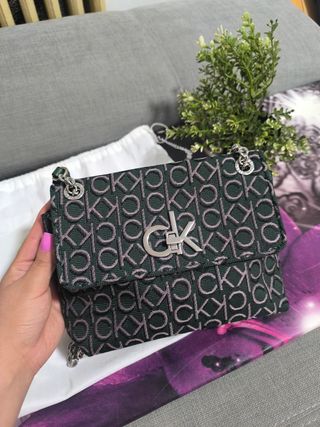 Bolso Calvin Klein verde con logo CK