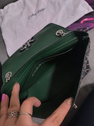 Bolso Calvin Klein verde con logo CK
