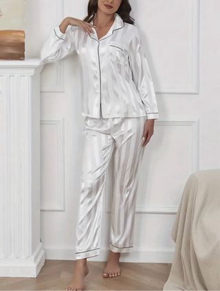 Pijama blanco de rayas