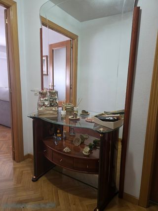 Mueble de entrada y espejo