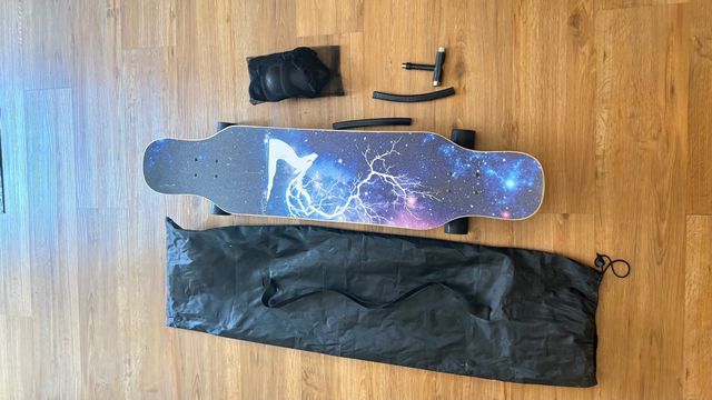 Longboard con accesorios