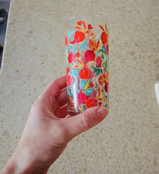 Vaso tubo con dibujos de granadas