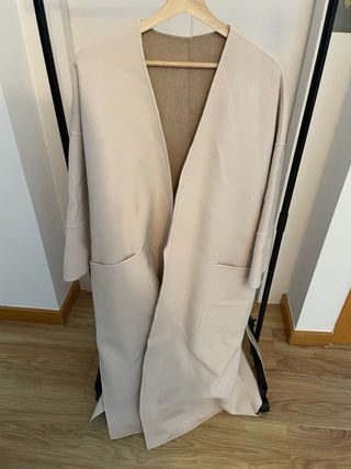 Abrigo beige Talla M con cinturón