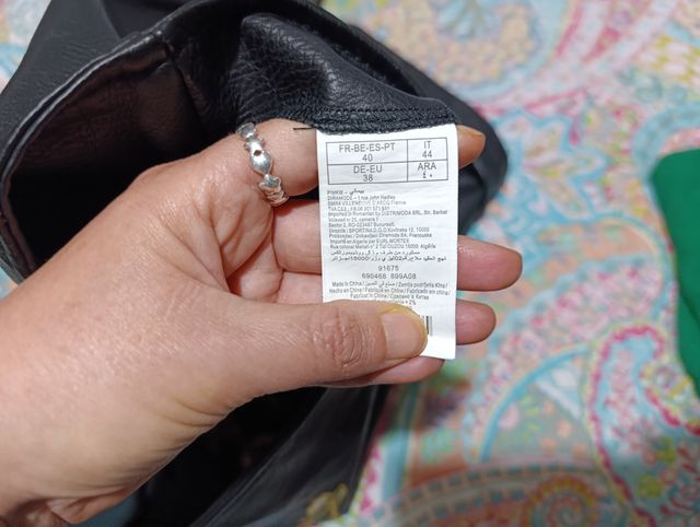 Camisa Desigual roja con pedrería y detalles en va