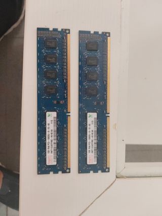 2x Hynix 1GB DDR3 PC3-10600U RAM