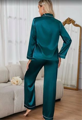 Pijama de satén verde azulado