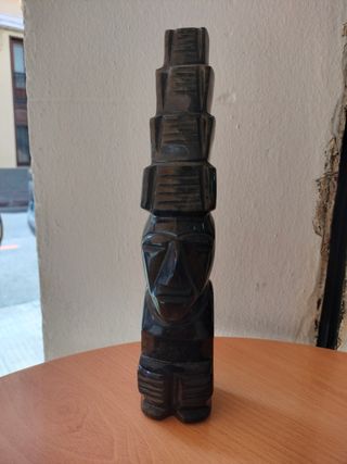 Figura coleccionable negra