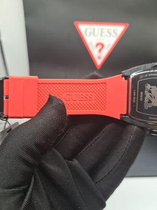 Reloj Guess Negro y Rojo