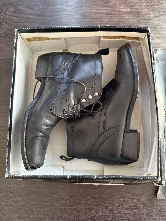 Botines de piel negros