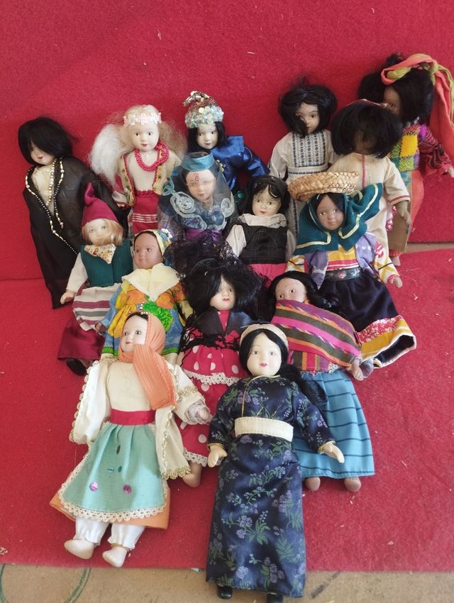 Set di bambole in porcellana