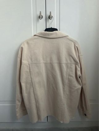 Sobrecamisa Zara pana beige bolsillo