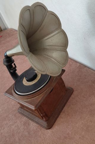Mini fonógrafo antiguo