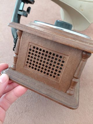 Mini fonógrafo antiguo