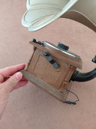 Mini fonógrafo antiguo