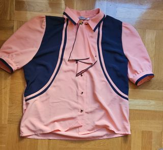 Blusa rosa y azul con lazada