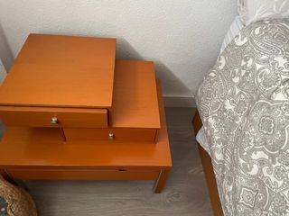 Mesillas y cajonera de madera y metal