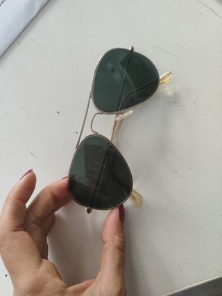 Gafas de sol aviador doradas y verdes