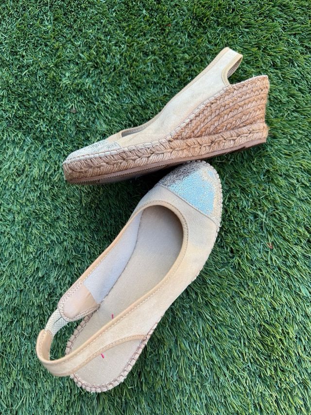 Zapatillas Piel Aedo Beige y plateado