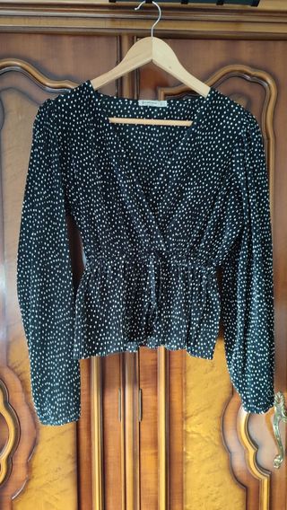 Blusa Stradivarius lunares negra