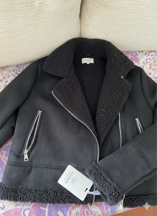 Chaqueta negra de ante con borreguito