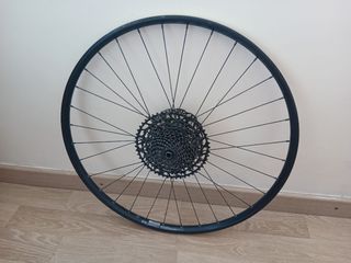 Llanta bicicleta 29 con cassette SRAM 12v Shimano