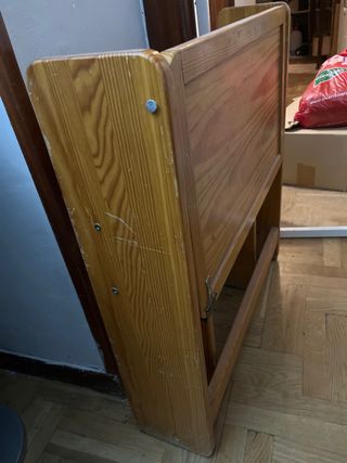 Escritorio pequeño de madera,en condiciones buenas