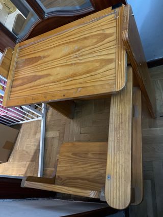 Escritorio pequeño de madera,en condiciones buenas