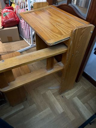 Escritorio pequeño de madera,en condiciones buenas