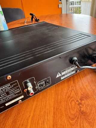 Sintonizador Pioneer F-447L Digital.