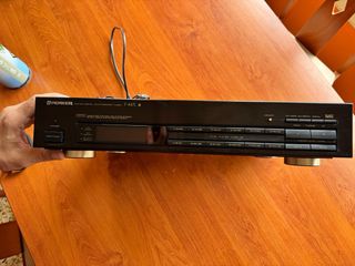 Sintonizador Pioneer F-447L Digital.