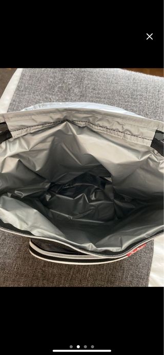 Mochila nevera gris y negra