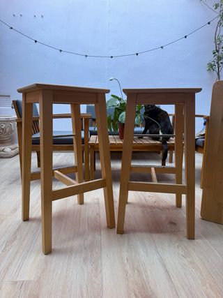 Mesa plegable y 2 taburetes madera