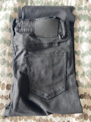 Pantalón pitillo efecto piel Tintoretto