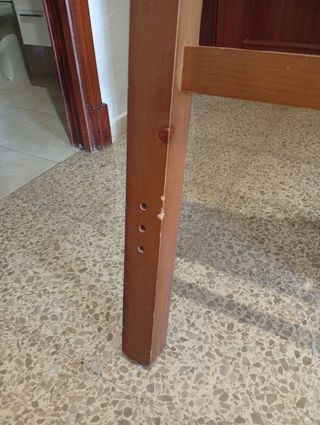 Cabecero de madera marrón