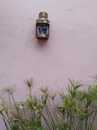 Farol de barco antiguo de metal