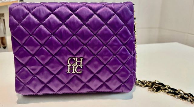 Bolso Carolina Herrera morado acolchado CH