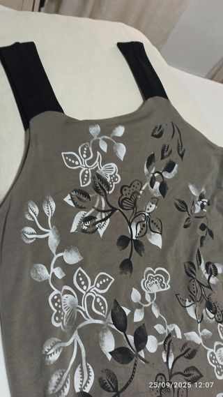 Vestido efecto camiseta y falda estampado floral