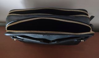 Borsa Mario Valentino nera dettagli oro