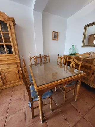 Mesa Comedor Extensible + 6 Sillas. Todo de madera