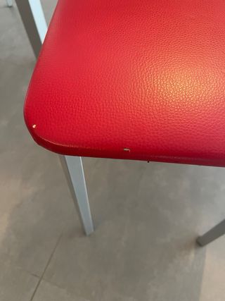 Mesa de cocina cristal rojo y metal
