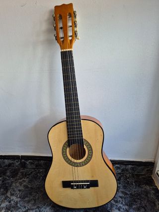 Guitarra infantil de madera