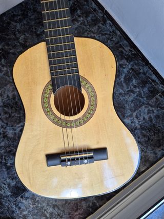 Guitarra infantil de madera
