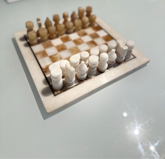 Ajedrez de mármol y ónix