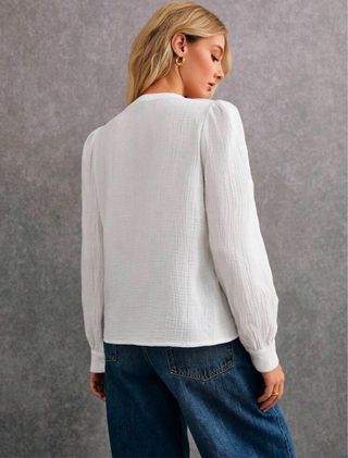 Blusa blanca bordada roja