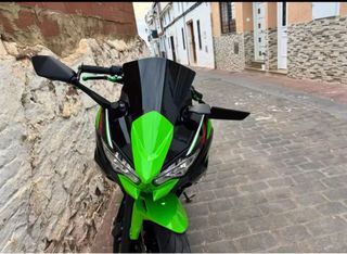 Cúpula Kawasaki Ninja 400/650 Negra (2023+)