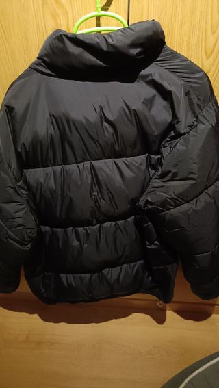 Plumas Pull&Bear Negro Talla M