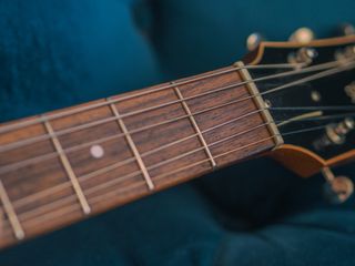 Godin 5th Avenue Kingpin Negra