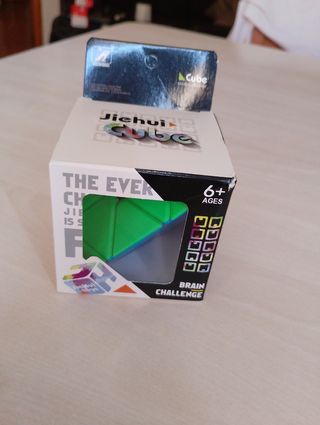 Cubo Rubik Pirámide JIEHUI