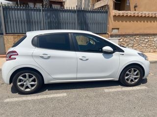 Peugeot 208 2015
