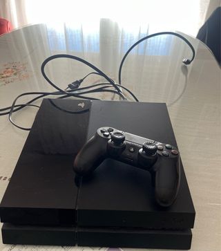 Consola Sony PS4 Negra + Mando